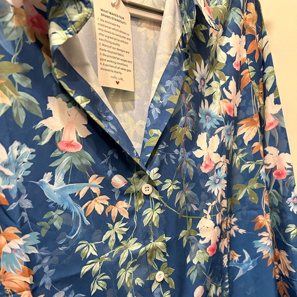 Brand-new floral button-down top - Picture 7 of 8